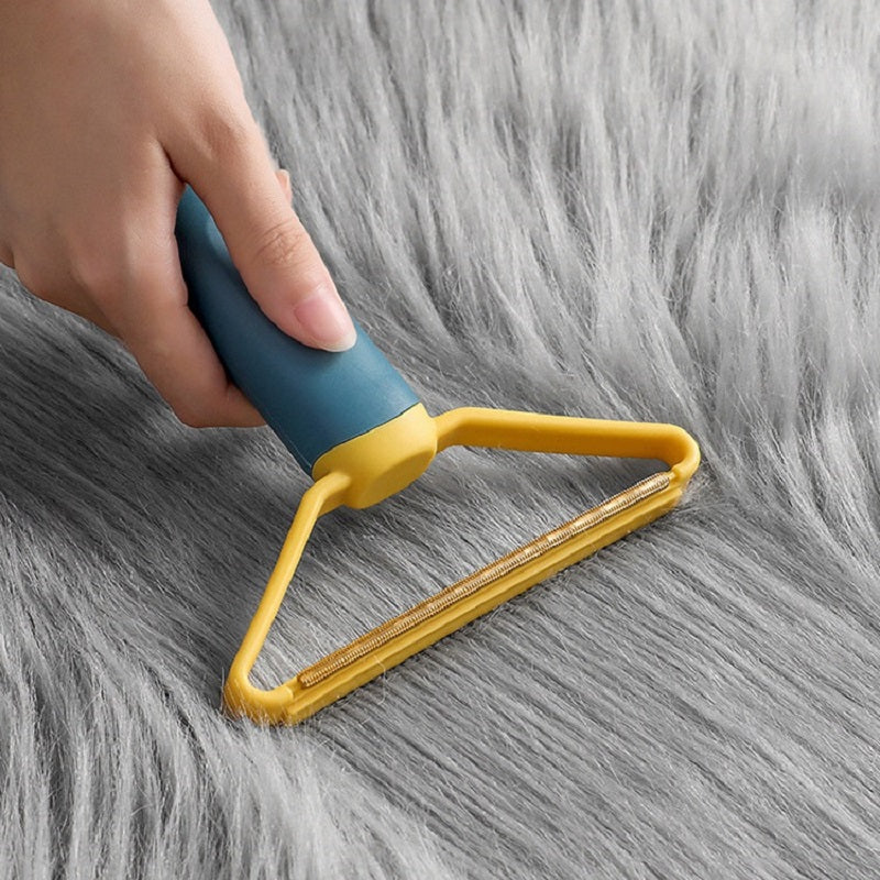 Manual Lint Brush, for dogs and cats.