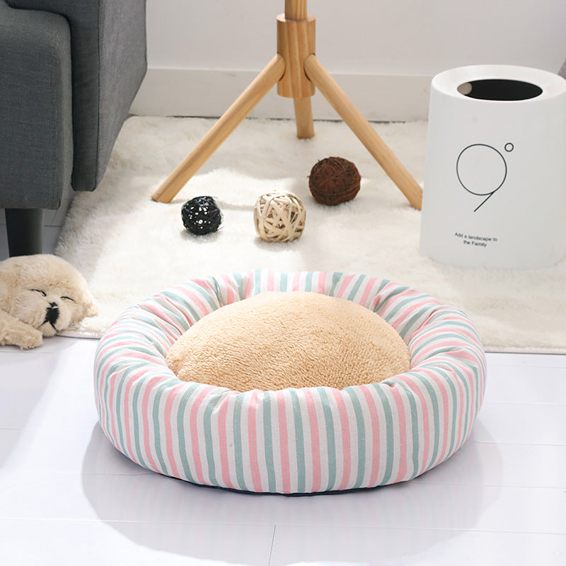 Round Tart-Shaped Fabric Pet Nest for Cozy Warmth, for dogs and cats.