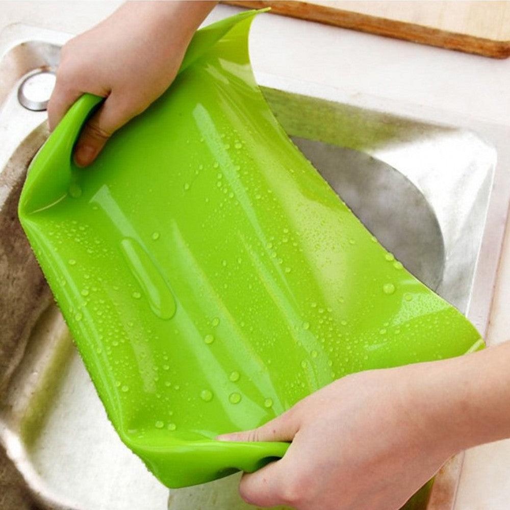 Silicone Pet Food Mat Keeps Floors Clean Around Bowls