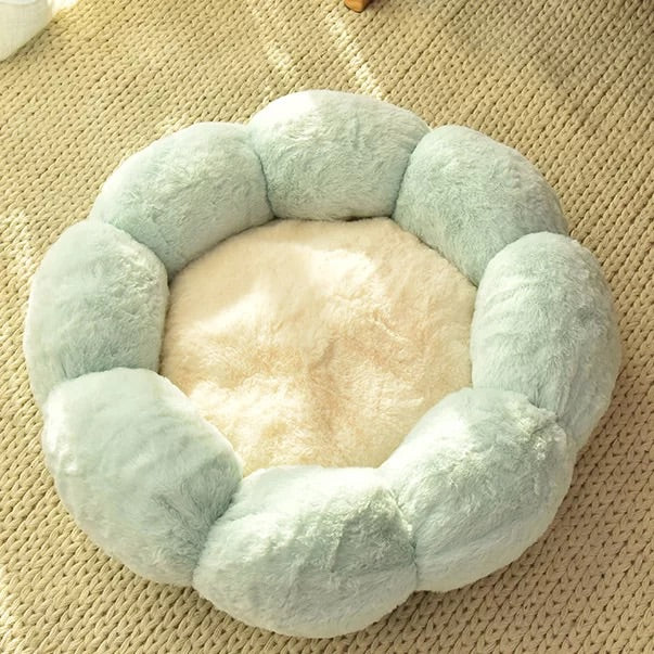 Round Thick Plush Cat Bed with Raised Rim for Winter, for cats.