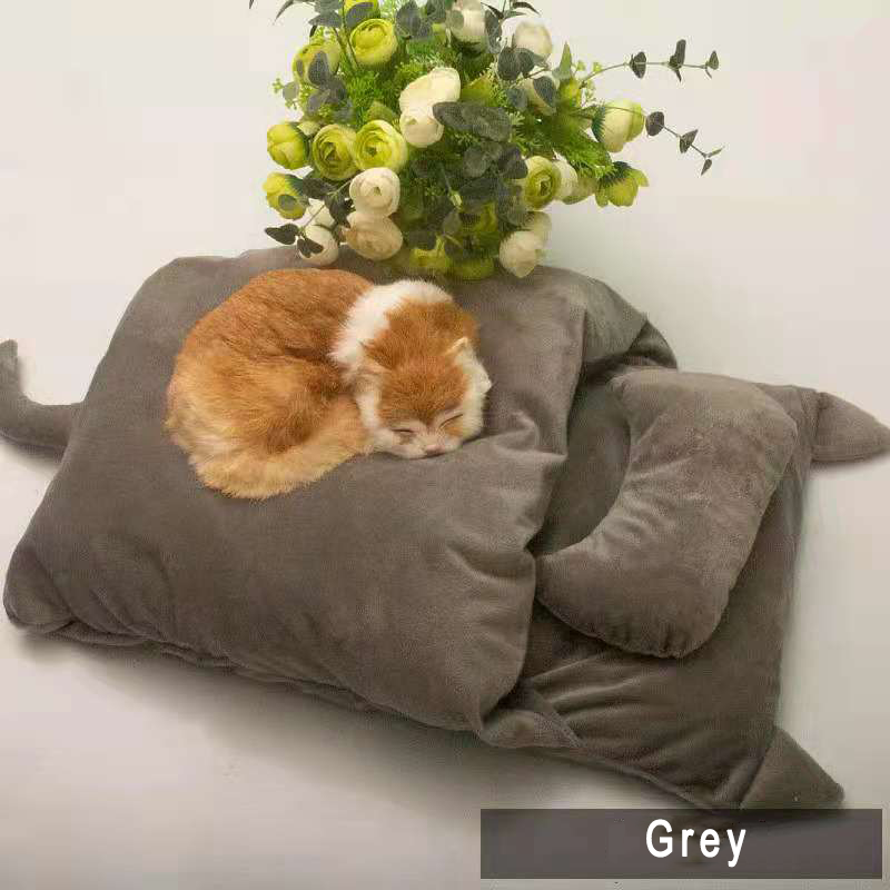 Japanese-Style Cat Sleeping Bag for Winter Warmth, for cats.