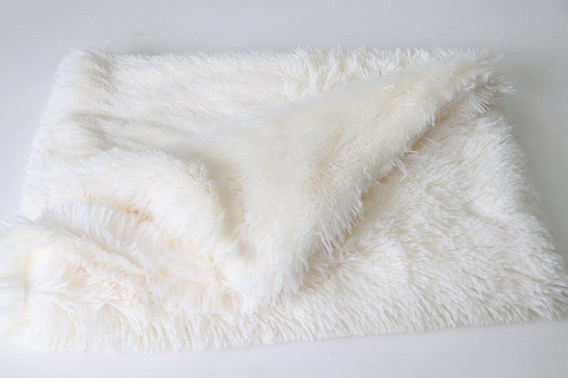 Plush Double-Layer Pet Blanket in Three Sizes, for dogs and cats.