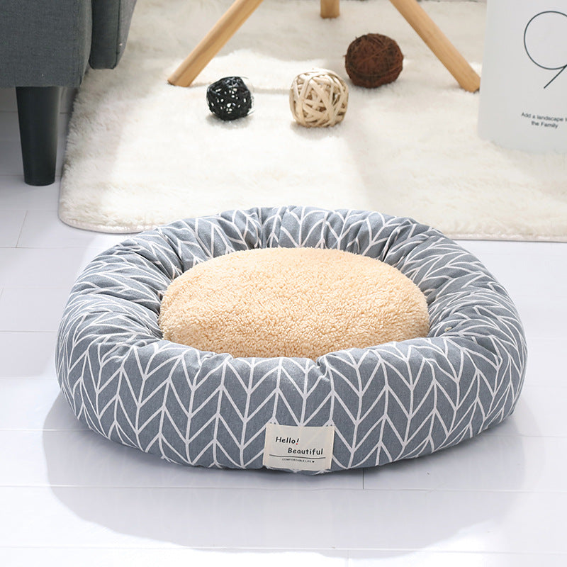 Round Tart-Shaped Fabric Pet Nest for Cozy Warmth, for dogs and cats.