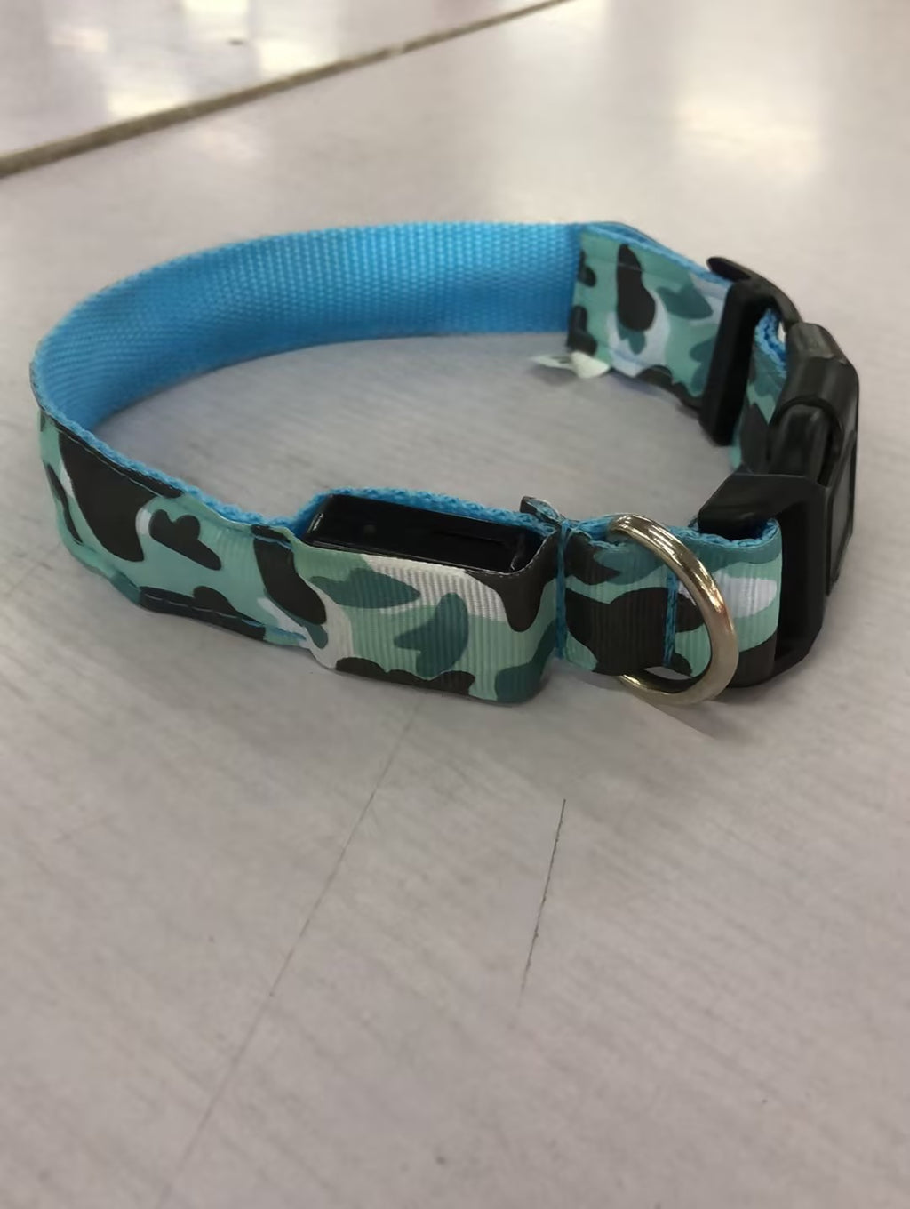 Light-Up Camouflage Dog Collar for Night Walks, for dogs.