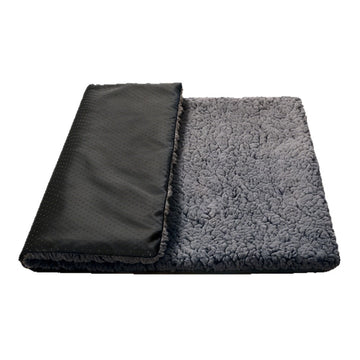 Cozy Winter Pet Mat – Plush Self-Warming Pad for Dogs & Cats – detail view