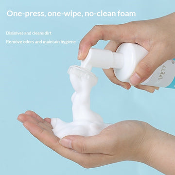 No-Rinse Dog Paw Cleaning Foam – Quick Mud Dirt Remover – in use